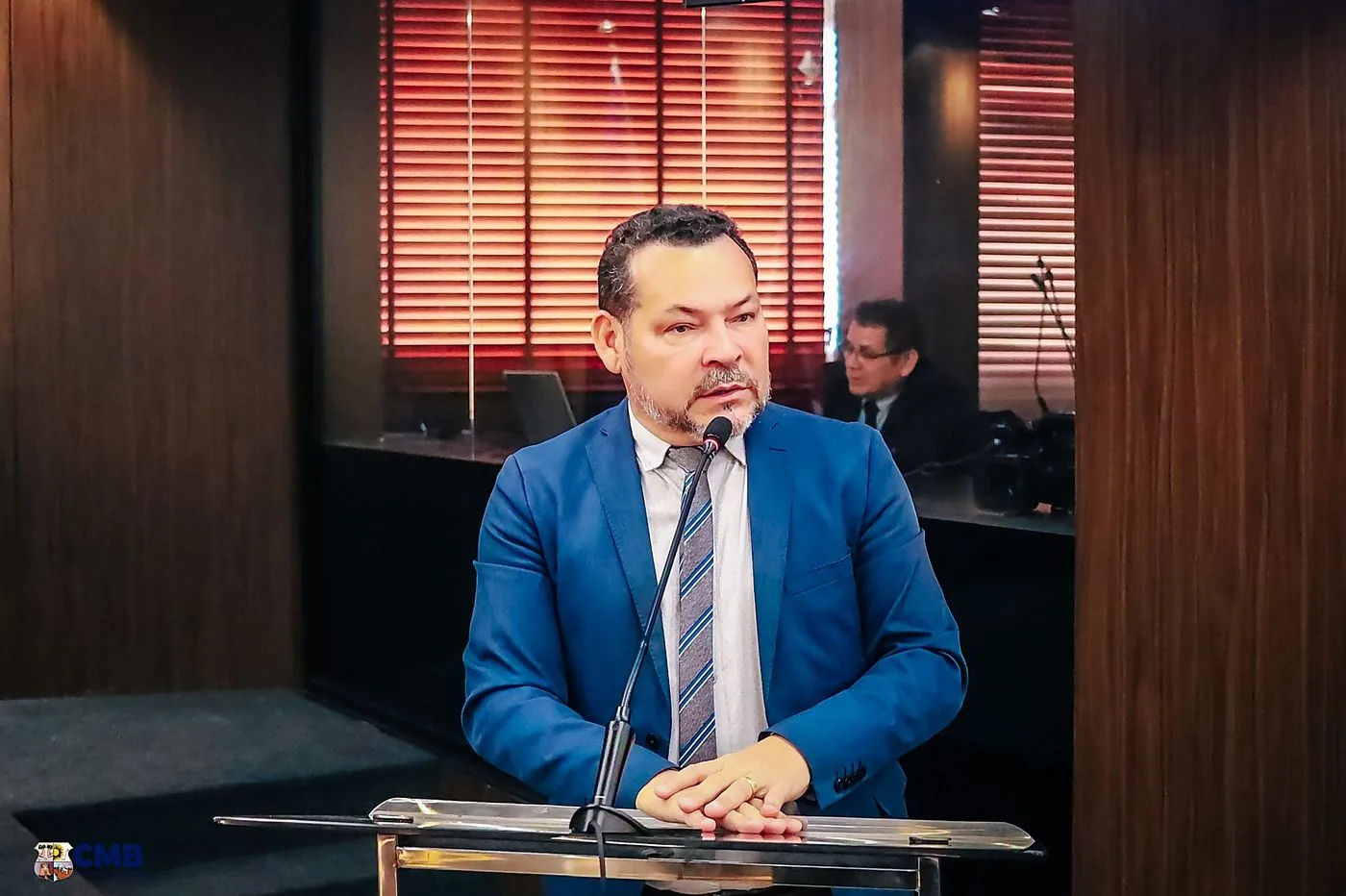 Mauro Freitas discursando na tribuna da Câmara Municipal de Belém